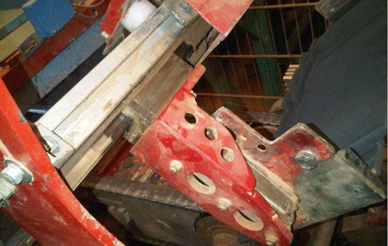 Ceramic Roof Tile Manufacturing Linear guide at the ceramic tile manufacturer fitted with NSK’s solid lubrication K1 system